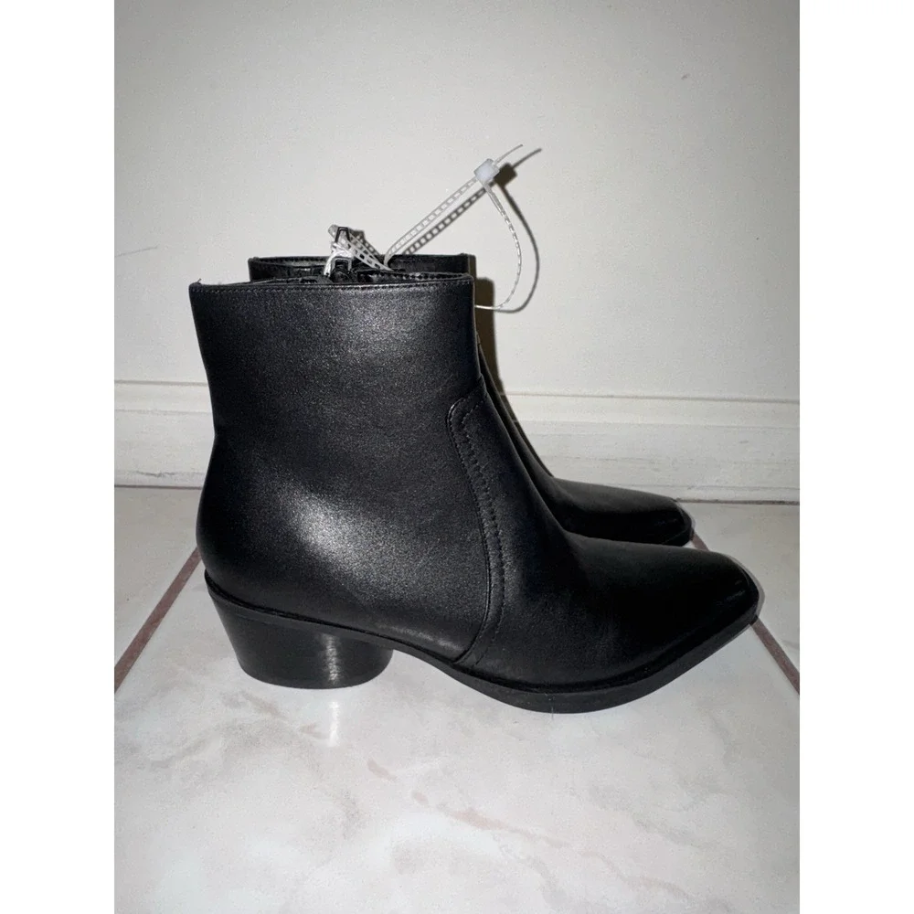 NWOB‎ Dolce Vita womens Fahari H2o Boots Size 6